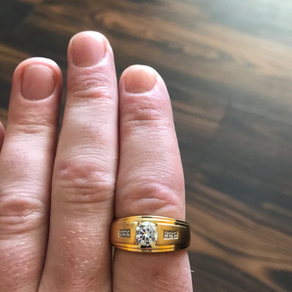 Simulated 💎 Ring - Picture 4 of 8